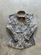 Load image into Gallery viewer, Vintage Mossy Oak Breakup Camo Chamois Shirt (XS)