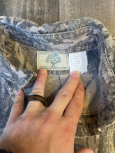 Load image into Gallery viewer, 1990’s Mossy Oak Treestand Camo Chamois Shirt (L)