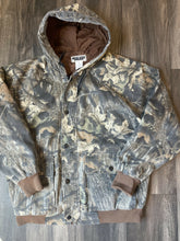 Load image into Gallery viewer, Vintage Mossy Oak Breakup Camo Hooded Jacket (M)