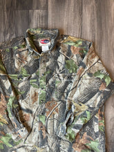 Load image into Gallery viewer, Vintage Wrangler Realtree Hardwoods Camo Chamois Shirt (2XL)