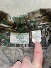 Load image into Gallery viewer, 1990’s Mossy Oak Greenleaf Camo Chamois Shirt (L)