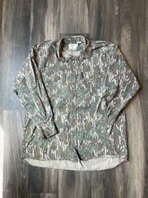 Load image into Gallery viewer, 1990’s Mossy Oak Greenleaf Camo Strap Shirt (XL)