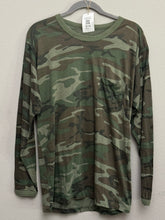 Load image into Gallery viewer, 90’s Camo Shirt (L)