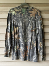 Load image into Gallery viewer, 00’s Mossy Oak Miller Welding Break Up Shirt (M)