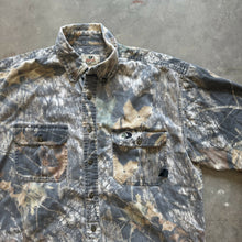 Load image into Gallery viewer, 2000’s Mossy Oak Breakup Short Sleeve Button up Shirt (L)