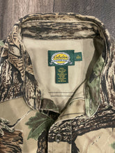 Load image into Gallery viewer, Vintage Cabela’s Realtree Camo Chamois Shirt (L)