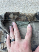 Load image into Gallery viewer, Vintage Realtree Advantage Camo 4-Pocket Shirt (L)