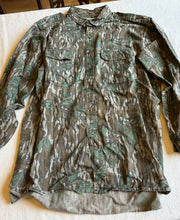 Load image into Gallery viewer, 80’s Mossy Oak Greenleaf Shirt (L) 🇺🇸