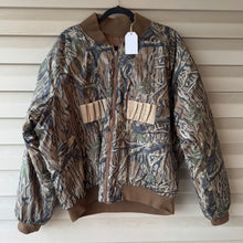 Load image into Gallery viewer, 90’s Columbia Mossy Oak Treestand Bomber Jacket (XL)