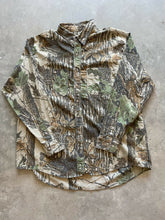 Load image into Gallery viewer, Vintage Realtree Camo Lighweight Button-Up Shirt (XXL)