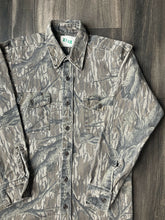 Load image into Gallery viewer, 1990’s Mossy Oak Treestand Camo Denim Button-Up Shirt (M)