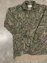 Load image into Gallery viewer, 90’s Mossy Oak Full Foliage Button Down Shirt (S/M) 🇺🇸