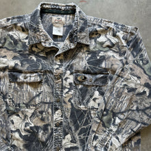 Load image into Gallery viewer, 2000’s Mossy Oak Breakup Camo Chamois Shirt (XL)