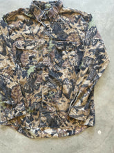 Load image into Gallery viewer, Vintage Mossy Oak Forest Floor Camo Button-Up (L)