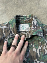 Load image into Gallery viewer, 90’s Mossy Oak GreenLeaf Camo Chamois Button Up (M/L) 🇺🇸