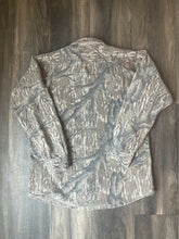 Load image into Gallery viewer, Vintage Browning Mossy Oak Treestand Camo Chamois Shirt (L)