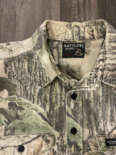 Load image into Gallery viewer, 1990’s Rattlers Brand Realtree Camo Chamois Shirt (XL)