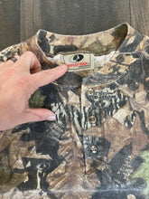 Load image into Gallery viewer, Vintage Mossy Oak Forest Floor Camo Henley Shirt (L)