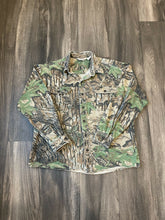 Load image into Gallery viewer, Vintage Realtree Camo Button-Up Shirt (L)