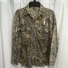 Load image into Gallery viewer, Vintage Realtree camo button up with duck embroidery