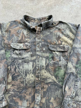 Load image into Gallery viewer, Vintage Duxback Realtree Advantage Timber Camo Button-Up (XXL)