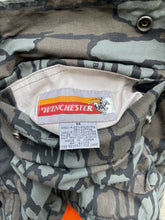 Load image into Gallery viewer, Vintage Winchester Treebark Camo Reversible Puff Jacket (M/L)