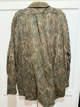 Load image into Gallery viewer, Mossy Oak Greenleaf Button Down (XXL)