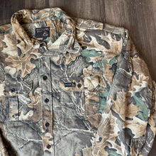 Load image into Gallery viewer, 1990’s Realtree Advantage Camo Chamois Shirt (2XL)