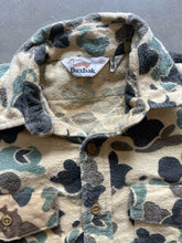 Load image into Gallery viewer, Vintage Duxbak Duck Camo Chamois Shirt (S/M)