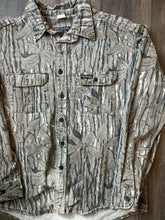 Load image into Gallery viewer, 1990’s Rattlers Brand Realtree Camo Chamois Shirt (M/L)