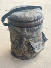 Load image into Gallery viewer, 90’s Realtree Advantage Bucket Cooler w/ Swivel Seat 🇺🇸