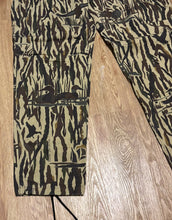 Load image into Gallery viewer, Vintage Rattlers Camo Ducks Unlimited Camo Cargo Pants