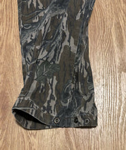 Load image into Gallery viewer, Vintage Gander Mountain Mossy Oak Treestand Cargo Pants Small
