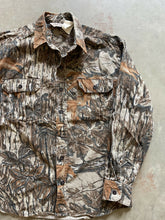 Load image into Gallery viewer, Vintage Realtree Extra Brown Camo Chamois Shirt (M)