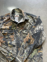Load image into Gallery viewer, 2000’s Mossy Oak Breakup Camo Button Up Shirt (M)