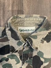 Load image into Gallery viewer, Vintage Duck Camo Chamois Shirt (L)