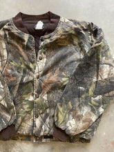 Load image into Gallery viewer, Vintage Liberty Realtree Hardwoods Camo Jacket (XL)