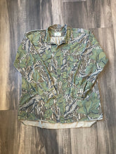 Load image into Gallery viewer, 1990’s Mossy Oak Full Foliage Camo Strap Shirt (XL)