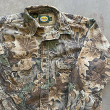 Load image into Gallery viewer, Vintage Realtree Advantage Camo Chamois Shirt (M)