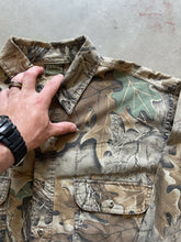 Load image into Gallery viewer, Vintage Realtree Advantage Camo Lightweight Button-Up Shirt (L)