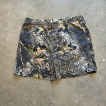 Load image into Gallery viewer, 2000’s Mossy Oak Breakup Camo Shorts (2XL)