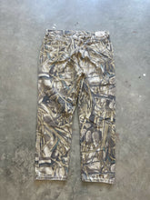 Load image into Gallery viewer, Vintage Realtree Wetlands Advantage Camo Denim Pants (L)