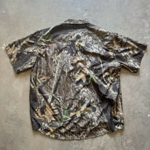 Load image into Gallery viewer, 2000’s Mossy Oak Breakup Camo Nylon Shirt (2XL)