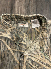 Load image into Gallery viewer, Vintage Mossy Oak Shadow Grass Camo Button Up Shirt (2XL)
