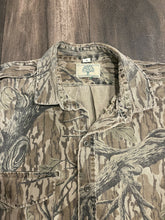 Load image into Gallery viewer, 1990’s Distressed Mossy Oak Treestand Camo Strap Shirt (L)