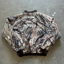 Load image into Gallery viewer, 2000’s Drake Mossy Oak Duck Blind Camo Puffer Jacket (M)