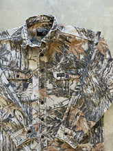Load image into Gallery viewer, Vintage Realtree Camo Chamois Shirt (L)