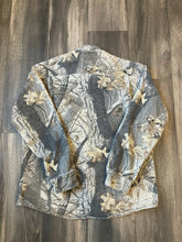 Load image into Gallery viewer, 1990’s Rattlers Brand Realtree Hardwoods Camo Chamois Shirt (L)