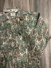 Load image into Gallery viewer, 1990’s Mossy Oak Greenleaf Camo Button-Up Shirt (XL)