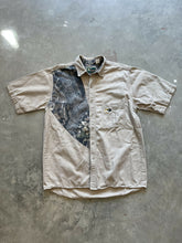 Load image into Gallery viewer, Vintage Mossy Oak Breakup Camo Short Sleeve Button Up Shirt (L)